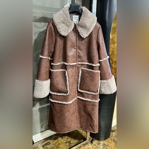 BAUM UND PFERDGARTEN Brown and Cream Teddy Jacket with Sherpa Trim - Picture 1 of 6